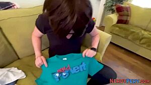 Leeds Geek Sprays Cum!