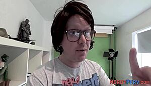 Amateur tricked into blowjob for nerd on first try! 😅