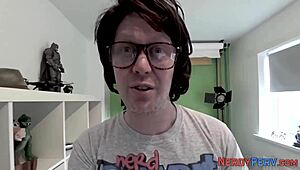 Amateur tricked into blowjob for nerd on first try! 😅