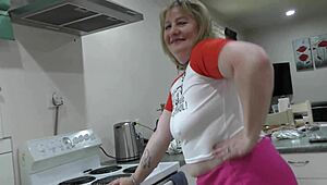 NZ trashy MILF slut gets birthday anal creampie