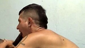 Meu vizinho me botou pra mamar