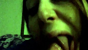 Wife chats online and cums during web session