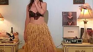 dainty rascal dances with body positivity and confidence