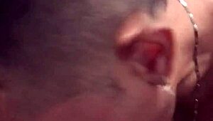 Meu vizinho me botou pra mamar