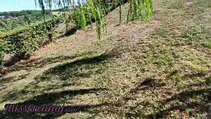 Blikám kundou na veřejném parku mladému chlapci 18+. Pomůže mi vystříknout s Misscreamy!