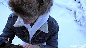 Rasa creampie berdenyut di mulut saat facefuck deepthroat publik sperma panas