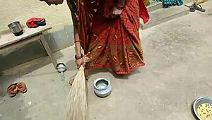 Deshi Village Bhabhi Pissing in Hot Viral MMS Clip!