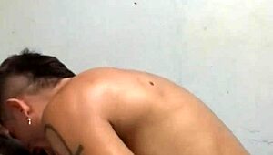 Meu vizinho me botou pra mamar