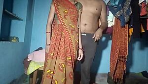 Deshi Village Bhabhi Pissing in Hot Viral MMS Clip!