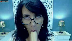 Mature Webcam Lady Shows Off Her Naughty Side