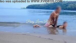 wow, amateur public banging on the beach is wild right now