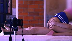 La Estudiante Universitaria Explora Fantasías Salvajes Con Su Amiga En El Apartamento