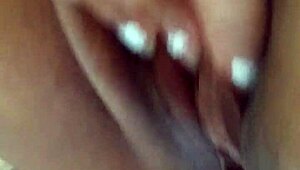 Блин! Я жёстко дрочу пизду пока парня нет!