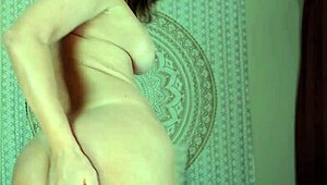 milf jessryan laughin’ at small dick while pumpin’ pussy