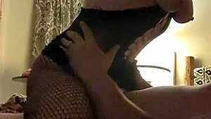 ダニエル・ロイがフィッシュネットランジェでコーディのチンポにガチ騎乗