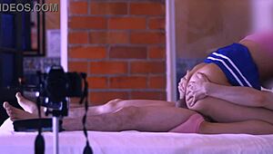 La Estudiante Universitaria Explora Fantasías Salvajes Con Su Amiga En El Apartamento