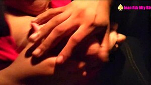 Latina MILF blinker i Uber, knuller sjåføren hjemme