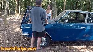 Behind the scenes of the Peruvian photo shoot with ripped clothes and models