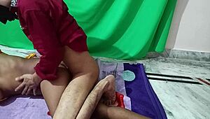 Watch this young Indian wife in her homemade debut! 😍