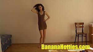 lesbo teens in hot threesome