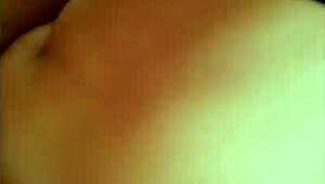 Ella quería jugar con su juguete y terminé cabalgando su vagina caliente.