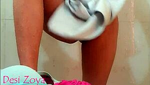 Neighbor's young bhabhi fingers pussy while bathing