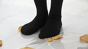 このセクシーな日本人フェティッシュビデオの裏側は？