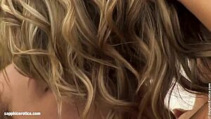 Wow! Garten-Dreier mit sinnlichen Lesben, die sich ineinander stürzen von Sapphix!