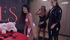 She Moans in Lesbian Passion