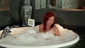 Bathroom Fun With Elen Moore