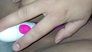 Me masturbo con algo de ayuda