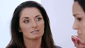 milf fingers lesbian teen pussy to orgasm