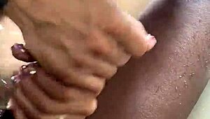 Strawberry Lulu and Druffbandit perform blowjob in the tub!