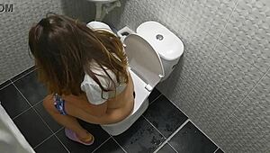 Pretty milf with shaved cunt and small tits gets blowjob