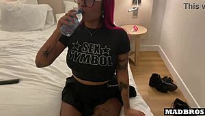 A beautiful woman with a great ass has sex instead of her friend.
