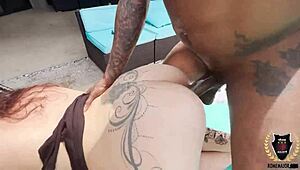 أفالون ميرا ذات الصدر الكبير تشتهي زب روم ماجورز العملاق عند البركة