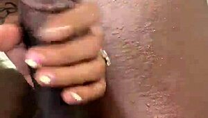 Strawberry Lulu and Druffbandit perform blowjob in the tub!