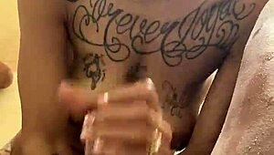 Strawberry Lulu and Druffbandit perform blowjob in the tub!