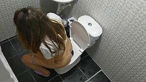 Pretty milf with shaved cunt and small tits gets blowjob