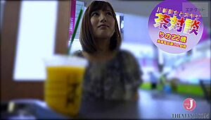 よぉ、見たい？酔ったアジアセレブ奥さんで巨乳がガレージで中出し罰せられるの？