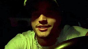 novinho cliente sucks me in the trailer car