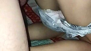 Adoro botar ela de quatro e meter fundo na buceta