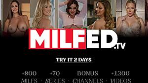 Hé, akarod látni, ahogy egy MILF megérinti a 18 éves mostohalányát?