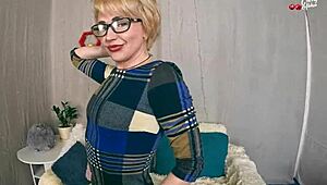 THIS MILF LOVES TO FUCK WITH A BIG DICK AND DEEPTHROAT!