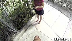 Hon sväljer kuk för cash baben Courtney Loxx