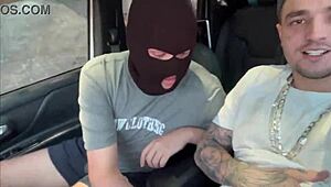 novinho cliente sucks me in the trailer car