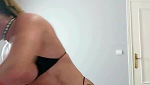 Danaxmuscles is fucking hard at the costume party, squirting with a buttplug and big clit on full display 😈