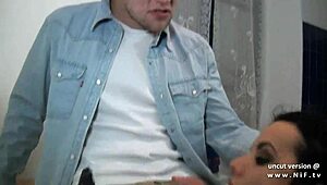 This naughty French slut offers her ass for sextape! 😜