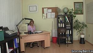 Office sex session with a stunning mature woman