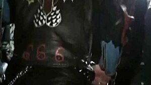 sleazy punks hook up in darkroom 😈